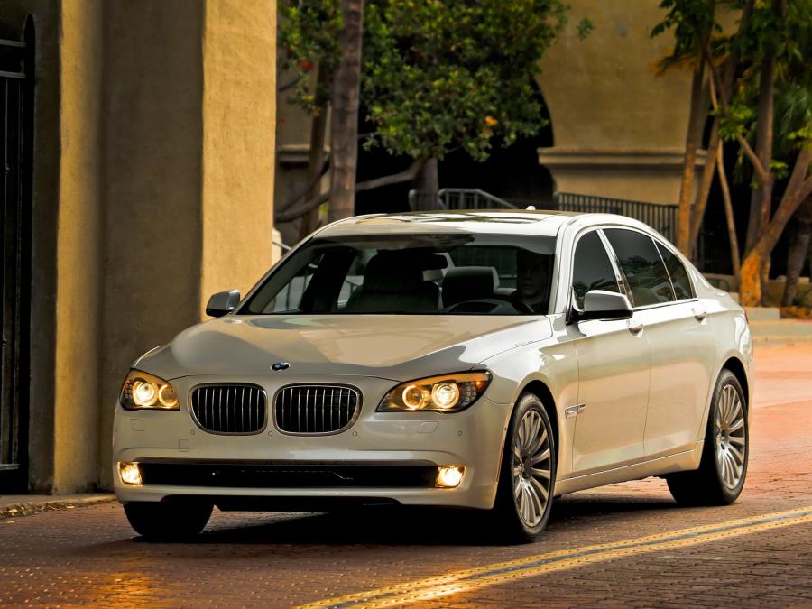  BMW 750Li 2008 года  (US) (фото 13 из 16)
